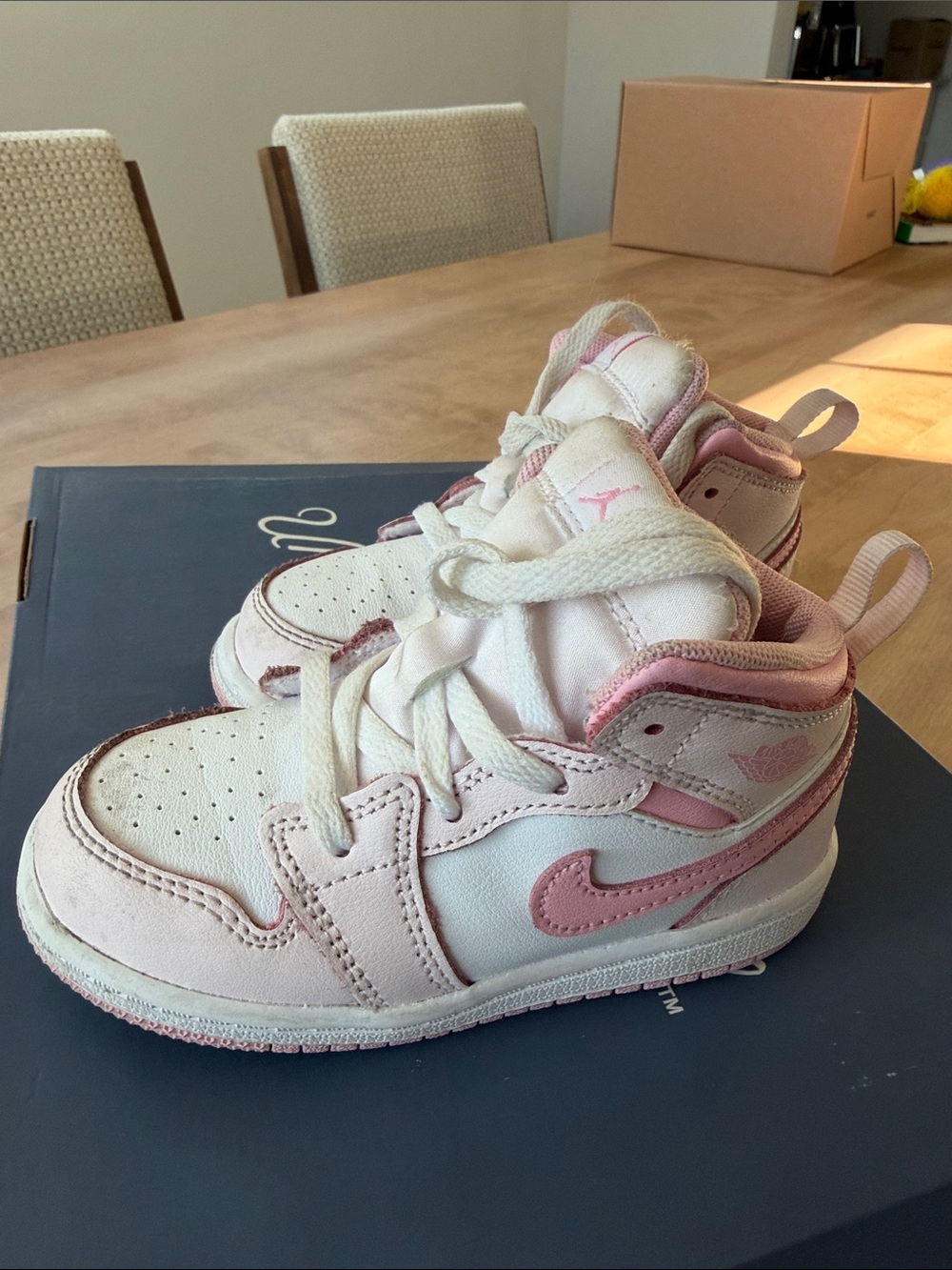 Nike Kids Pink Jordan 1 - Picture 3 of 4